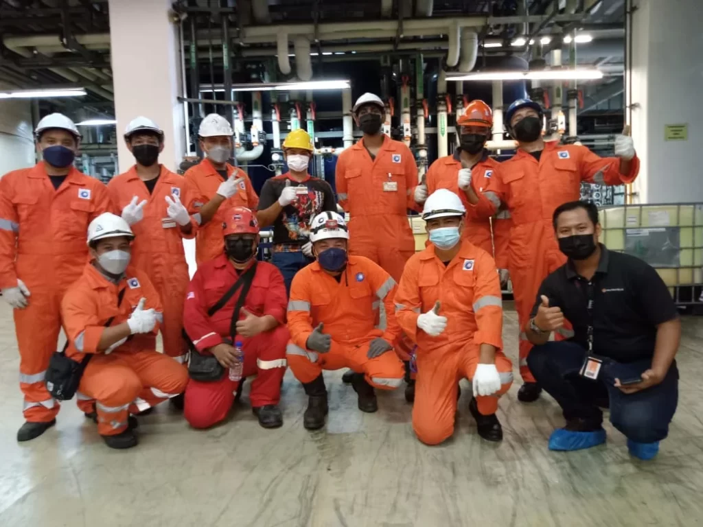 tank cleaning team and confined space expert